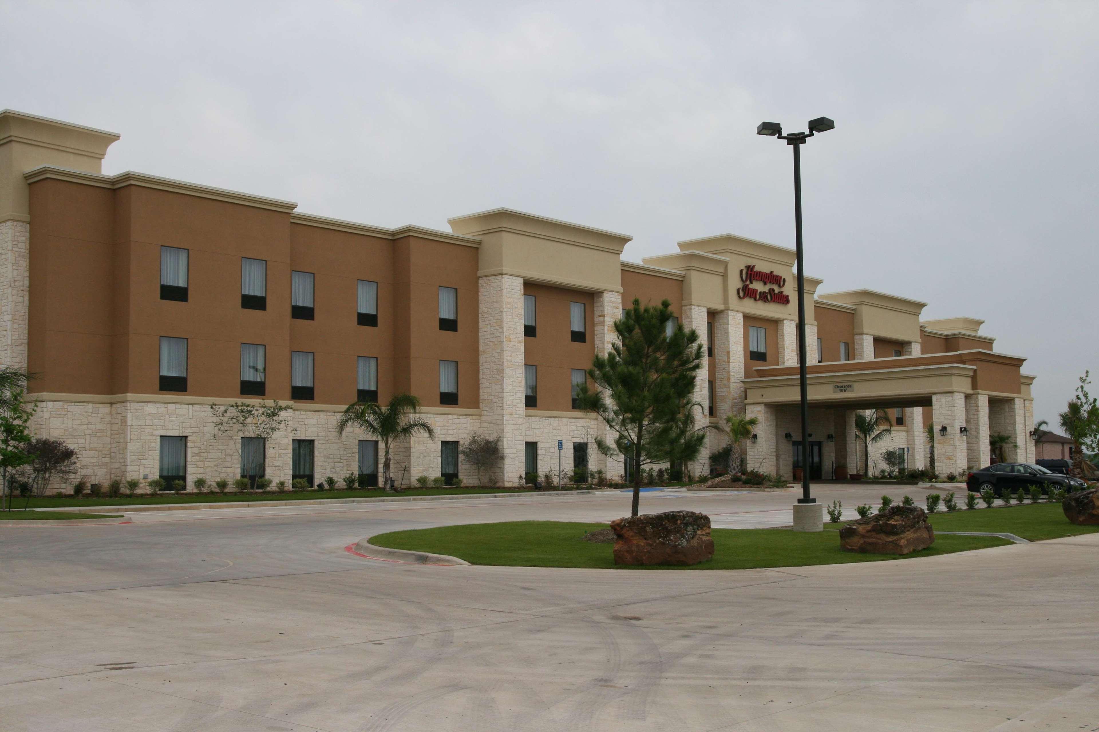 Hampton Inn & Suites Buffalo Exterior photo